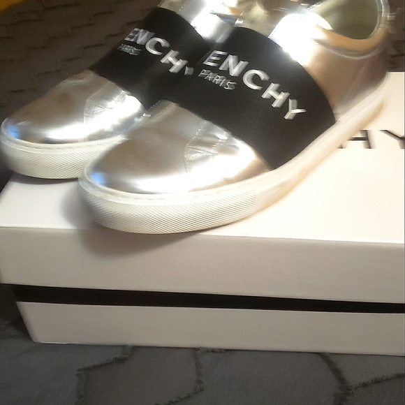 Shoes - Picture 2 of 4